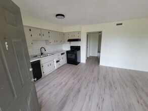 Building Photo - 417 McGoodwin St