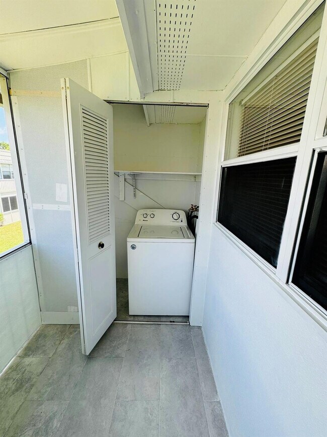 Building Photo - 364 Flanders Dr