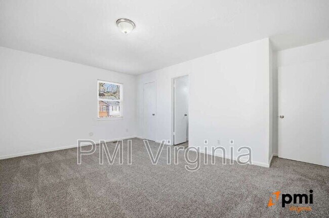 Building Photo - 1143 Clear Springs Rd