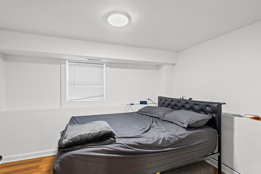 Building Photo - 5230 S Lockwood Ave