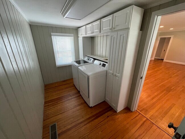 Building Photo - 845 Watson Ave