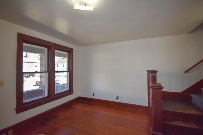 Building Photo - 205-205 S Summit St