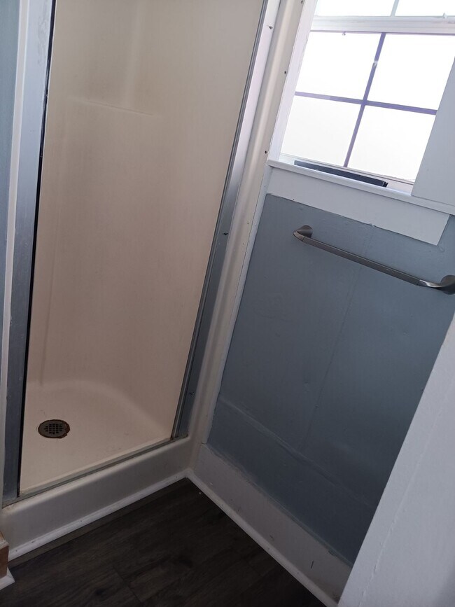 Building Photo - 215 W King Ave