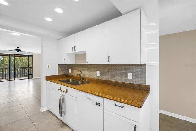 Building Photo - 1320 Pasadena Ave S