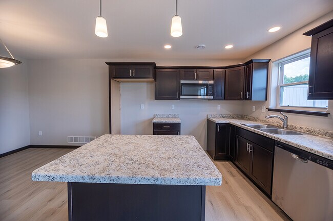 Building Photo - 3404 Green Pastures Ln