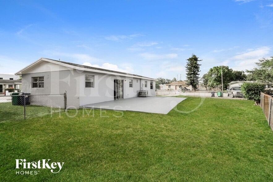 Building Photo - 18931 NW 33rd Pl