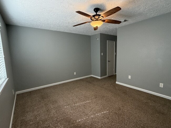 Building Photo - 306 Flora Vista Dr