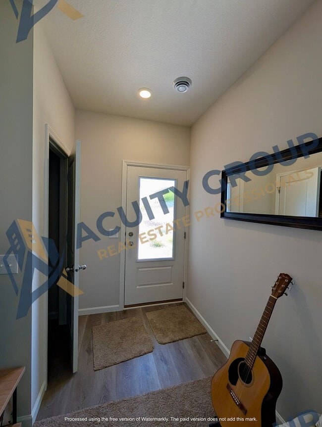Building Photo - 501 Redwood St N