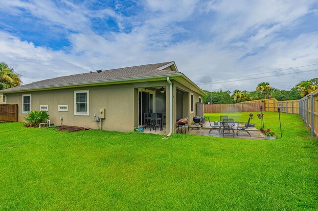 Building Photo - 858 Solimar Way