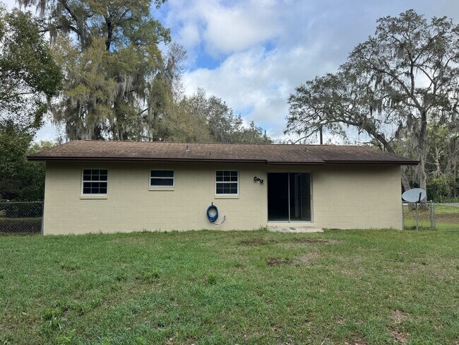 Building Photo - Charming 4 Bedroom, 1 Bathroom Home in Orange City!!