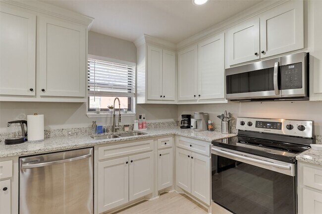 Building Photo - 804 Ridgefield Dr