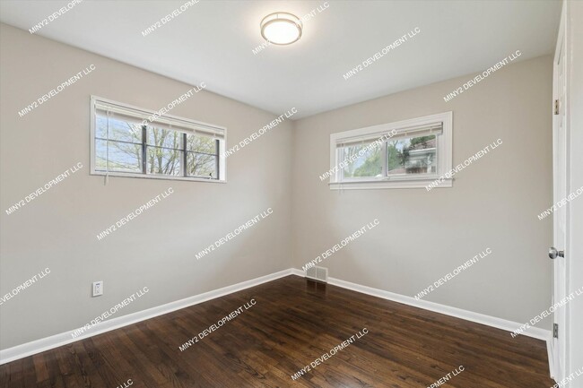 Building Photo - Completely Renovated 3-bedroo, 1.5-bathroo...