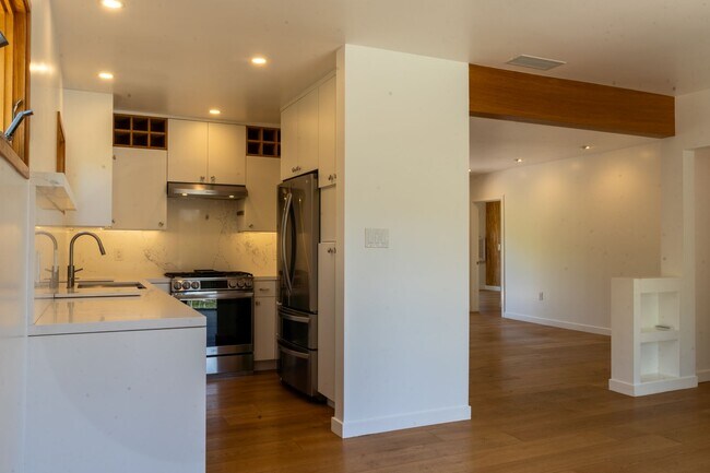Building Photo - 2211 Ashland Ave