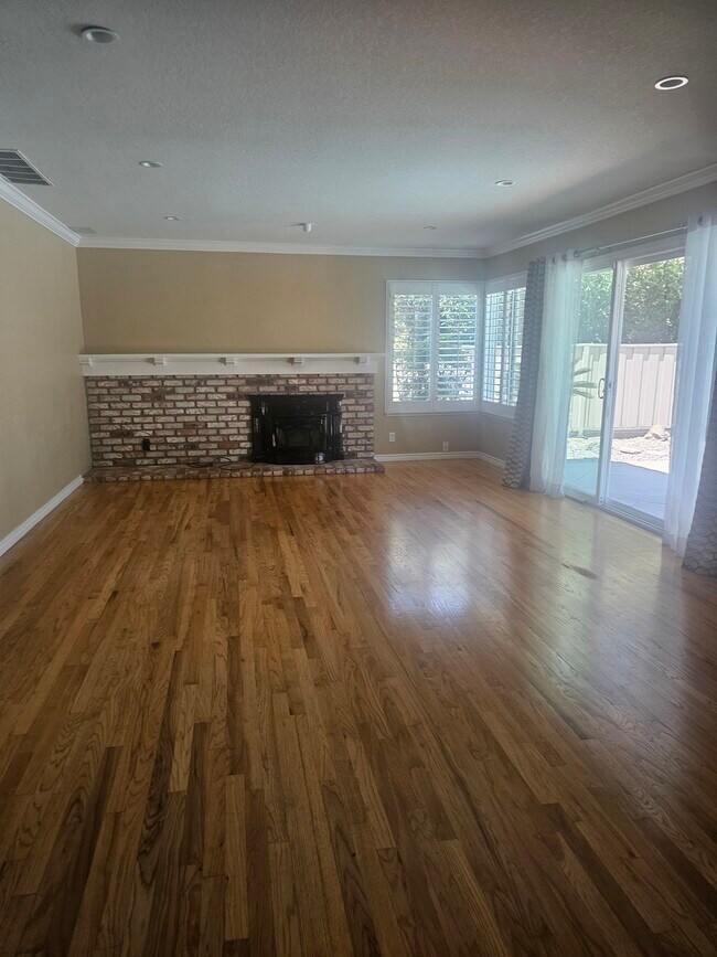 Building Photo - 45 Mainprice Ct