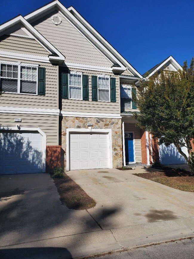 Building Photo - Move-In Ready 3BR Home with Great Living S...