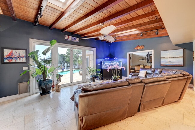 Building Photo - 2150 Tanbark Ln