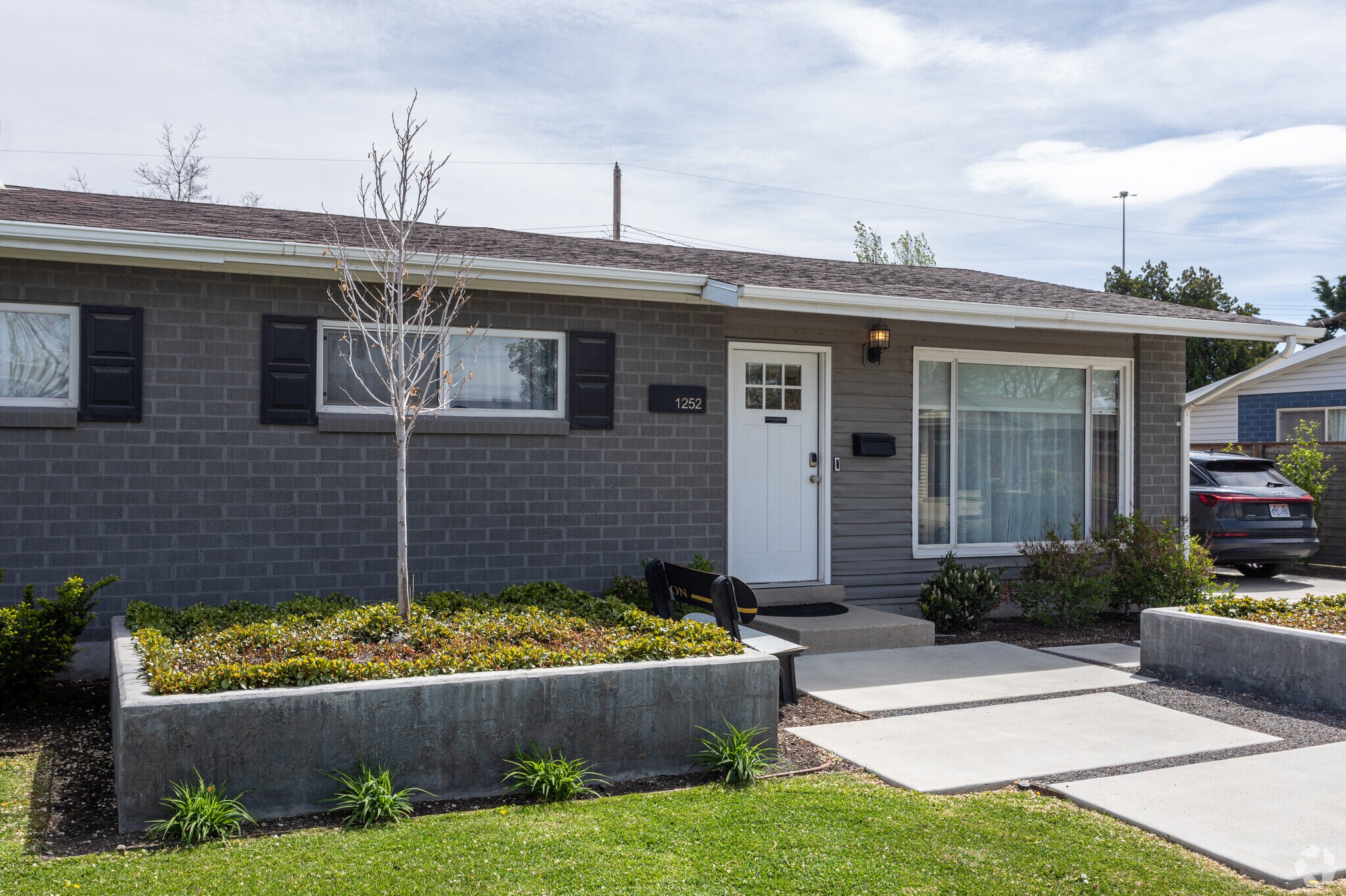 Building Photo - 1252 N Victoria Way