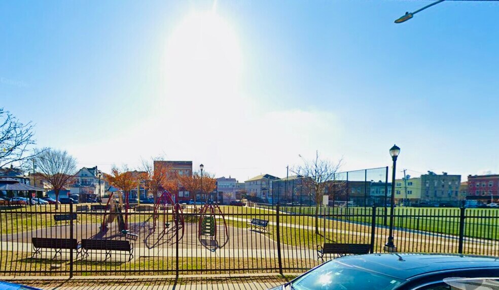 Building Photo - 215 S 7th St