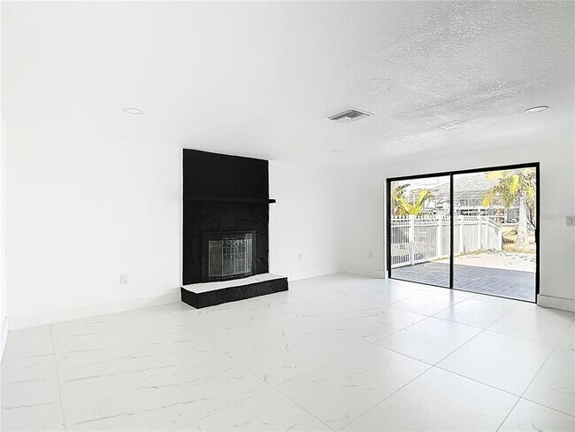 Building Photo - 9920 San Mateo Way