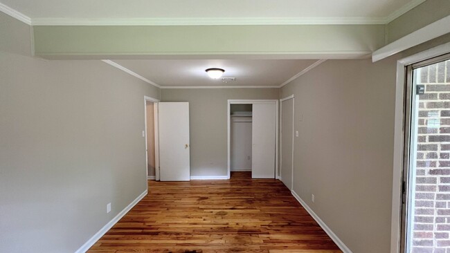 Building Photo - Hello Gorgeous !! 3- bedroom just waiting ...