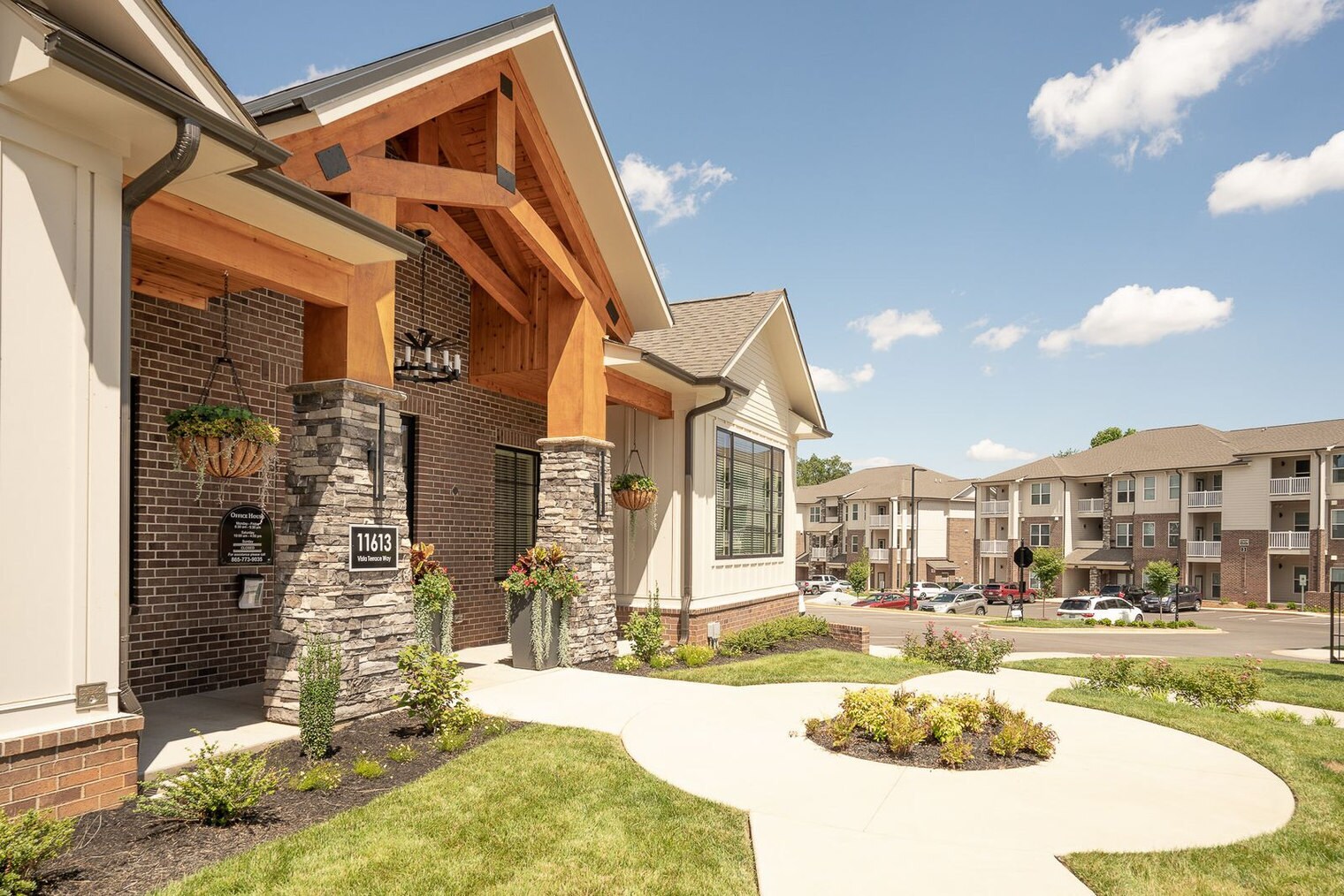 Building Photo - 807 Creekside Terrace Way
