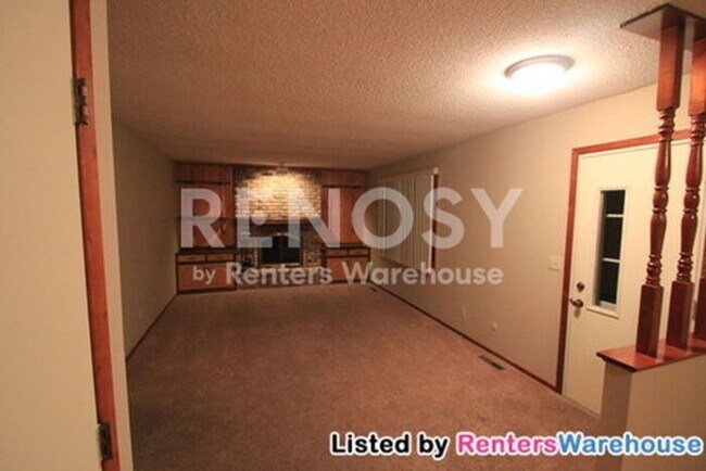 Building Photo - Spacious Expansive Wooded Lot in Shoreview