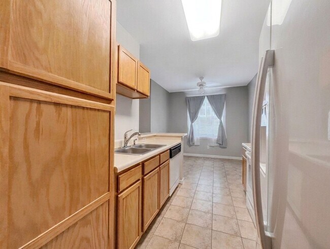 Building Photo - First-floor 1-bedroom, 1-bath condo - North Naples