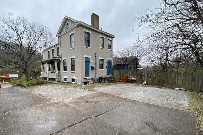 Building Photo - 2123 Monmouth St