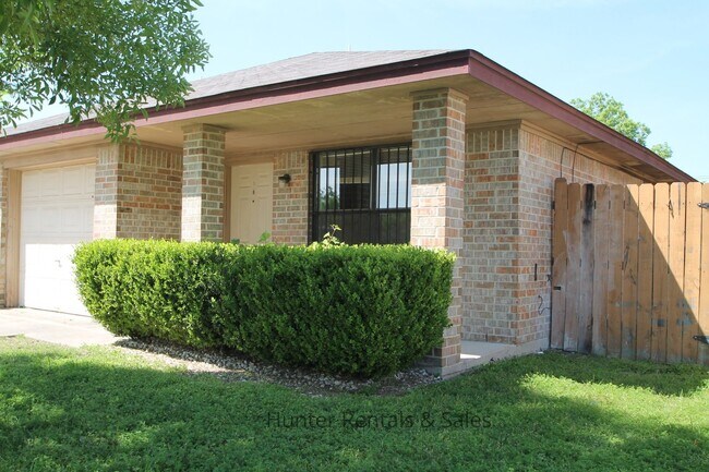 Building Photo - Delightful Duplex!