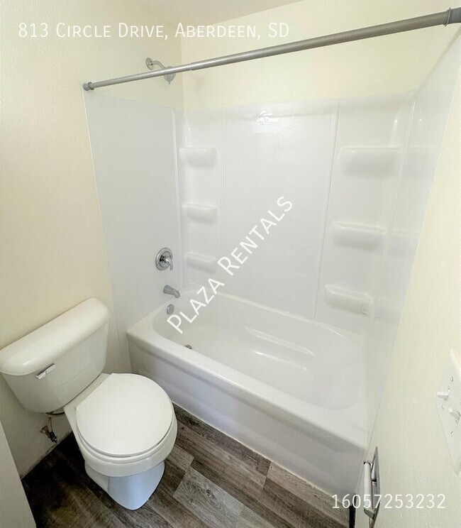 Building Photo - 2120 3rd Ave SE