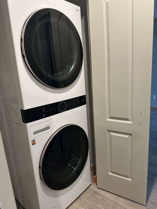 Building Photo - Beautiful 3BR/3BA Two-Story Home with Garage in Phoenix