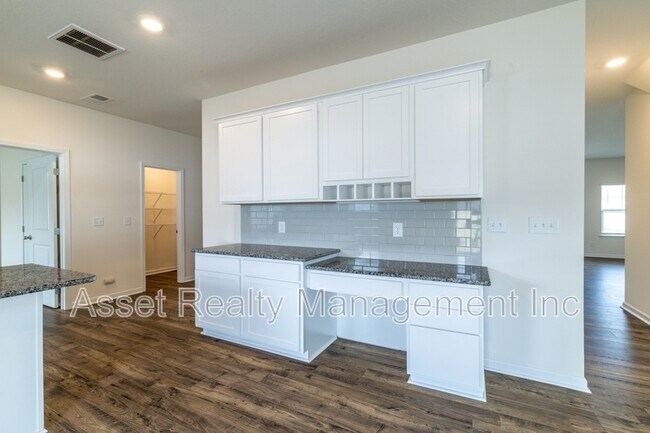 Building Photo - 4714 Willow Bluff Cir