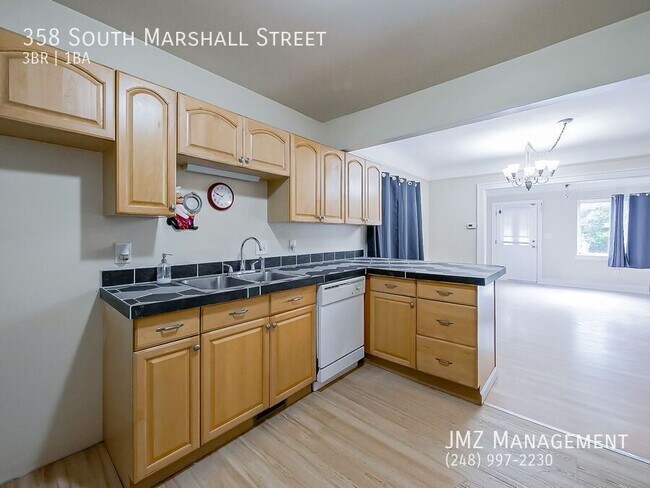 Building Photo - 358 S Marshall St