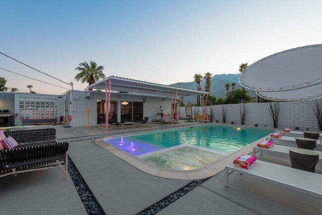 Building Photo - Retro Chic Oasis Saltwater Pool, Spa & Mnt...