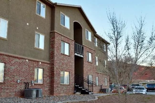 Primary Photo - Willow Creek Apartments - Immediately 3bd/2ba