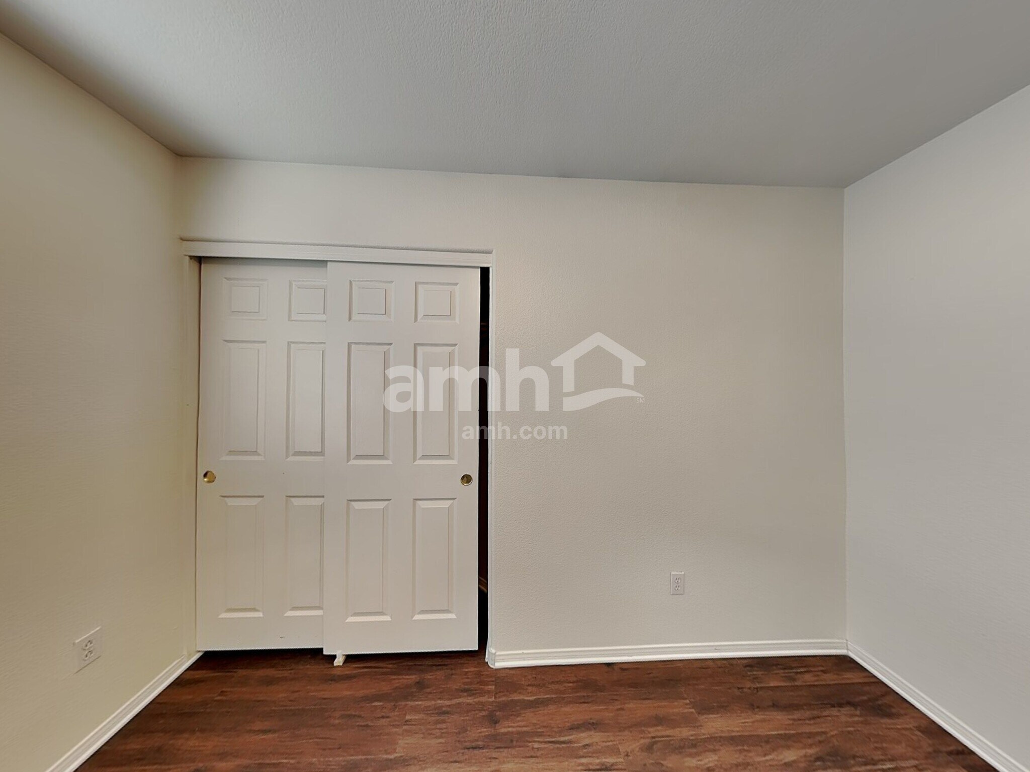 Building Photo - 1006 Lone Pine River Ave