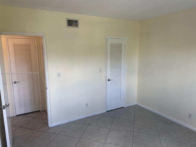Building Photo - 1152 NW 30th Ct