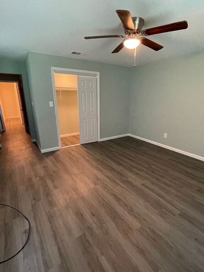 Building Photo - Available Now! Updated 4BR Home with Large Yard, Storage Shed & Modern Finishes