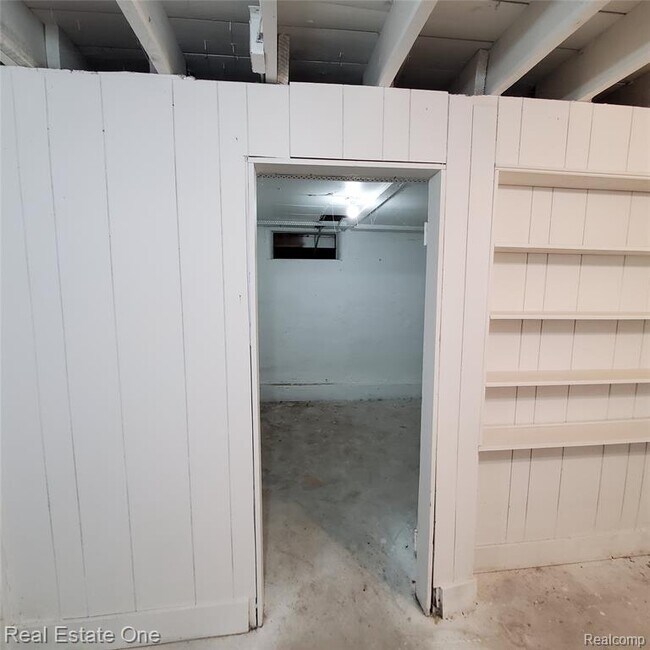 Building Photo - 249 W Buell Rd