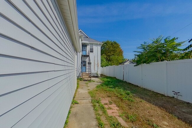 Building Photo - 1473 Thomas Ave