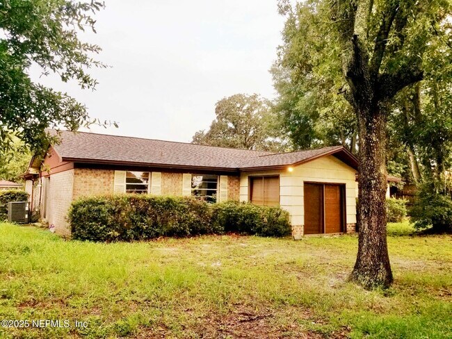 Building Photo - 2758 Oakdale Dr W