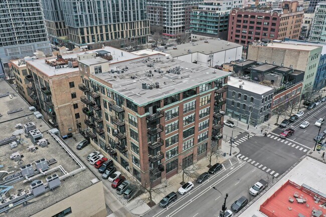 Building Photo - 817 W Washington Blvd