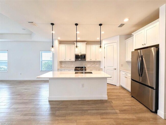 Building Photo - 2295 Marquesa Cir