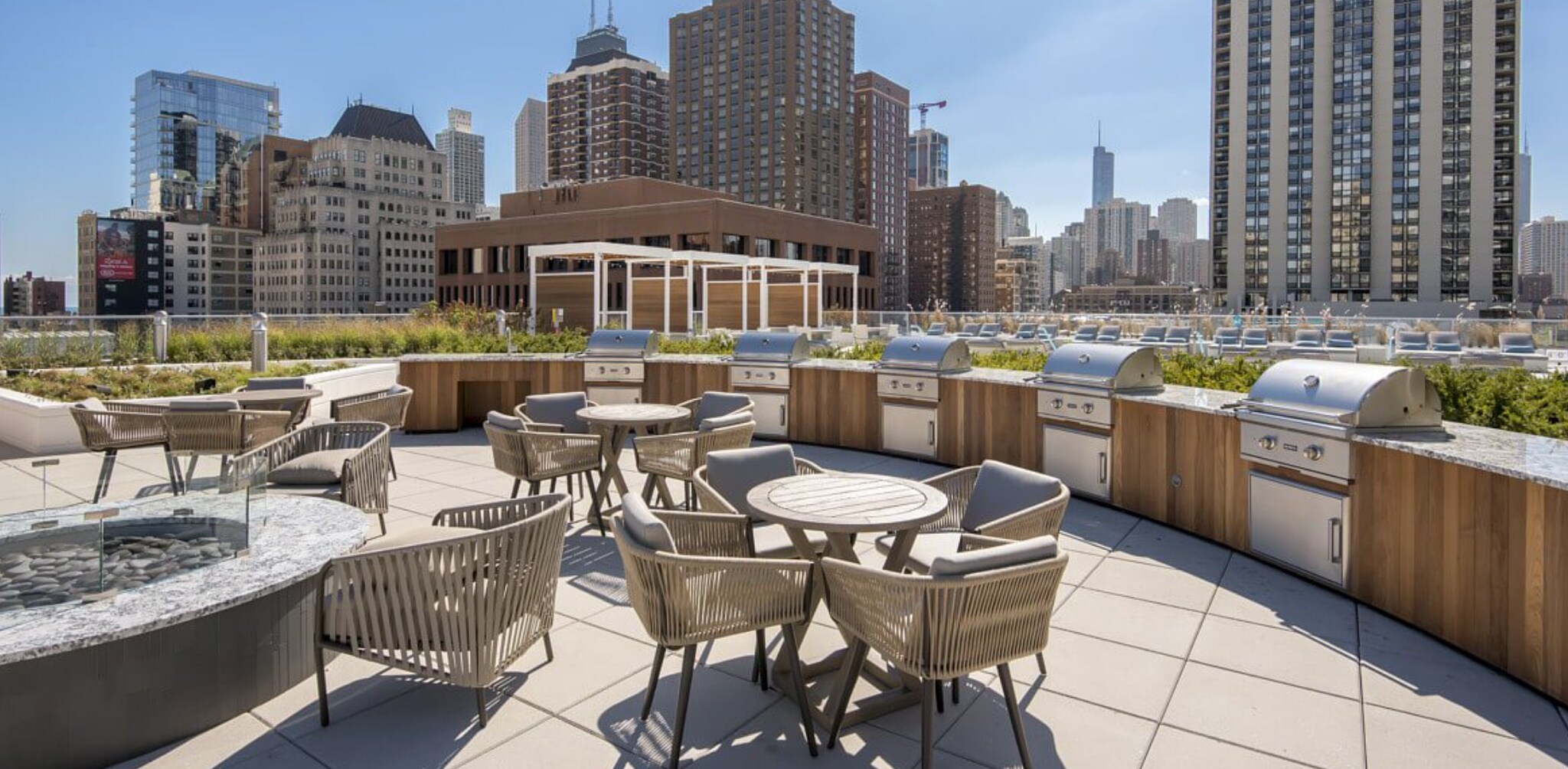 Building Photo - 1212 N La Salle Dr