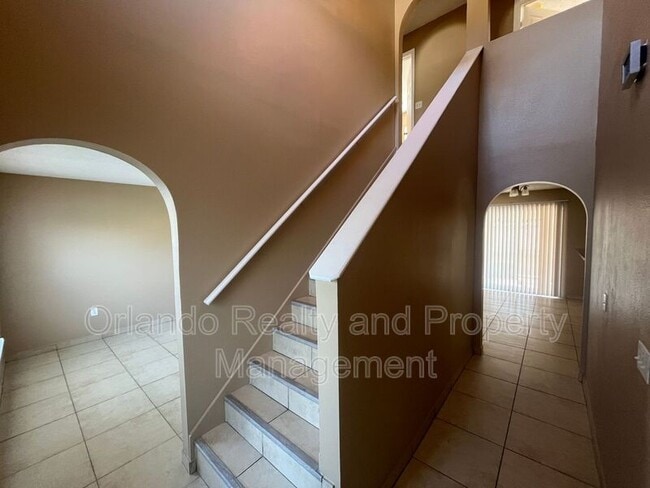 Building Photo - 204 Canterbury Ct