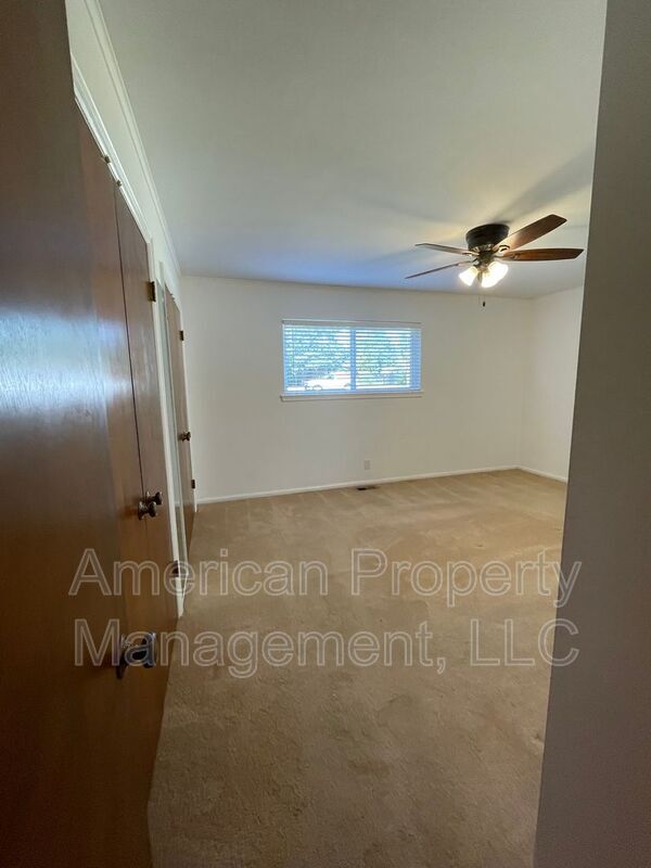 Building Photo - 5102 E 33rd St