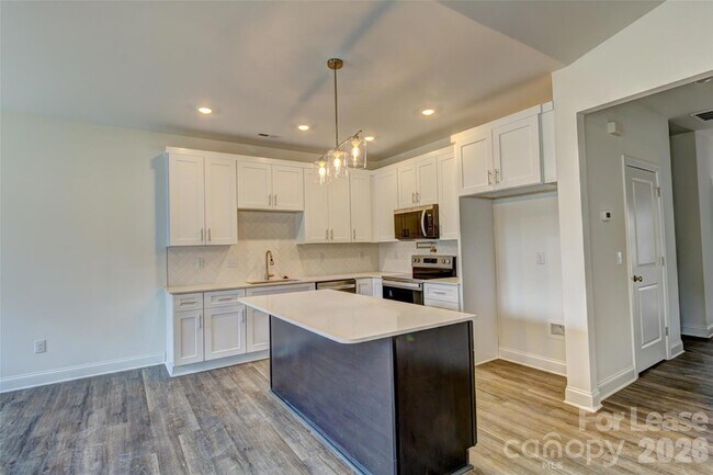 Building Photo - 197 Dale Dr