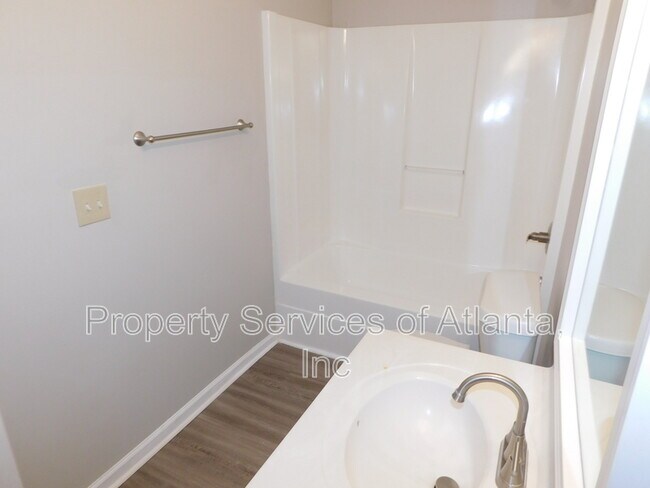 Building Photo - 6431 Shadow Ct
