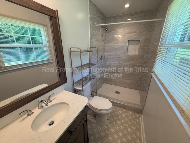 Building Photo - 5208 Larkspur Dr