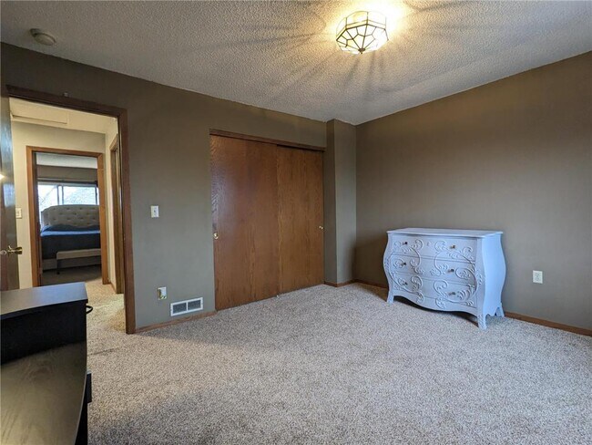 Building Photo - 1205 63rd Ln